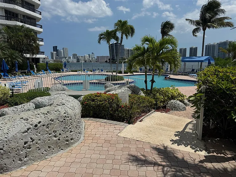 3530 Mystic Pointe Dr #2607 — Photo 38