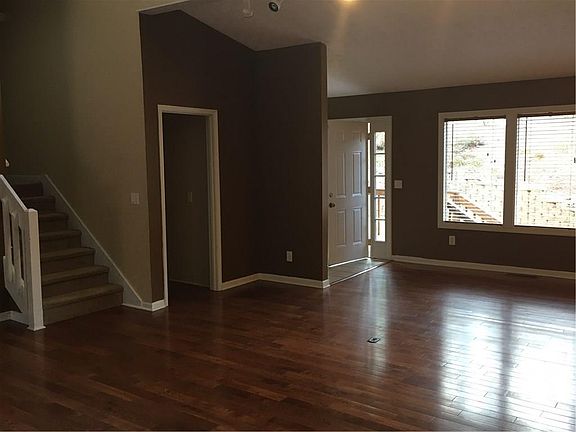4th image of 1825 Cedar Cliff Dr SE