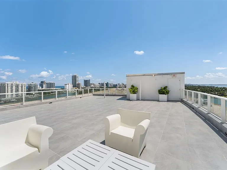 900 Bay Dr #421 — Photo 16