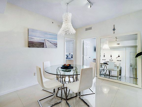5th image of 625 Casa Loma Blvd Unit 1608