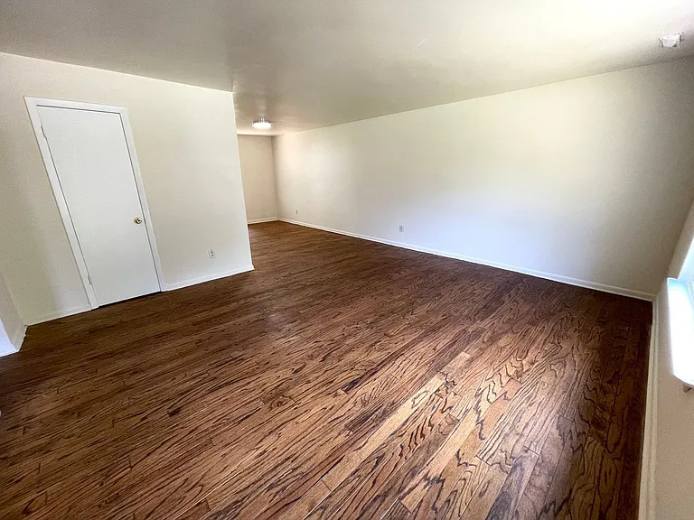 9237 Lost Forest Dr — Photo 3