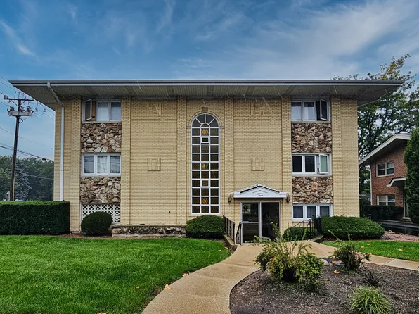 2 N Dee Rd APT 203, Park Ridge, IL 60068