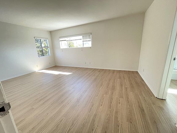 4th image of 2242 20th St APT 1