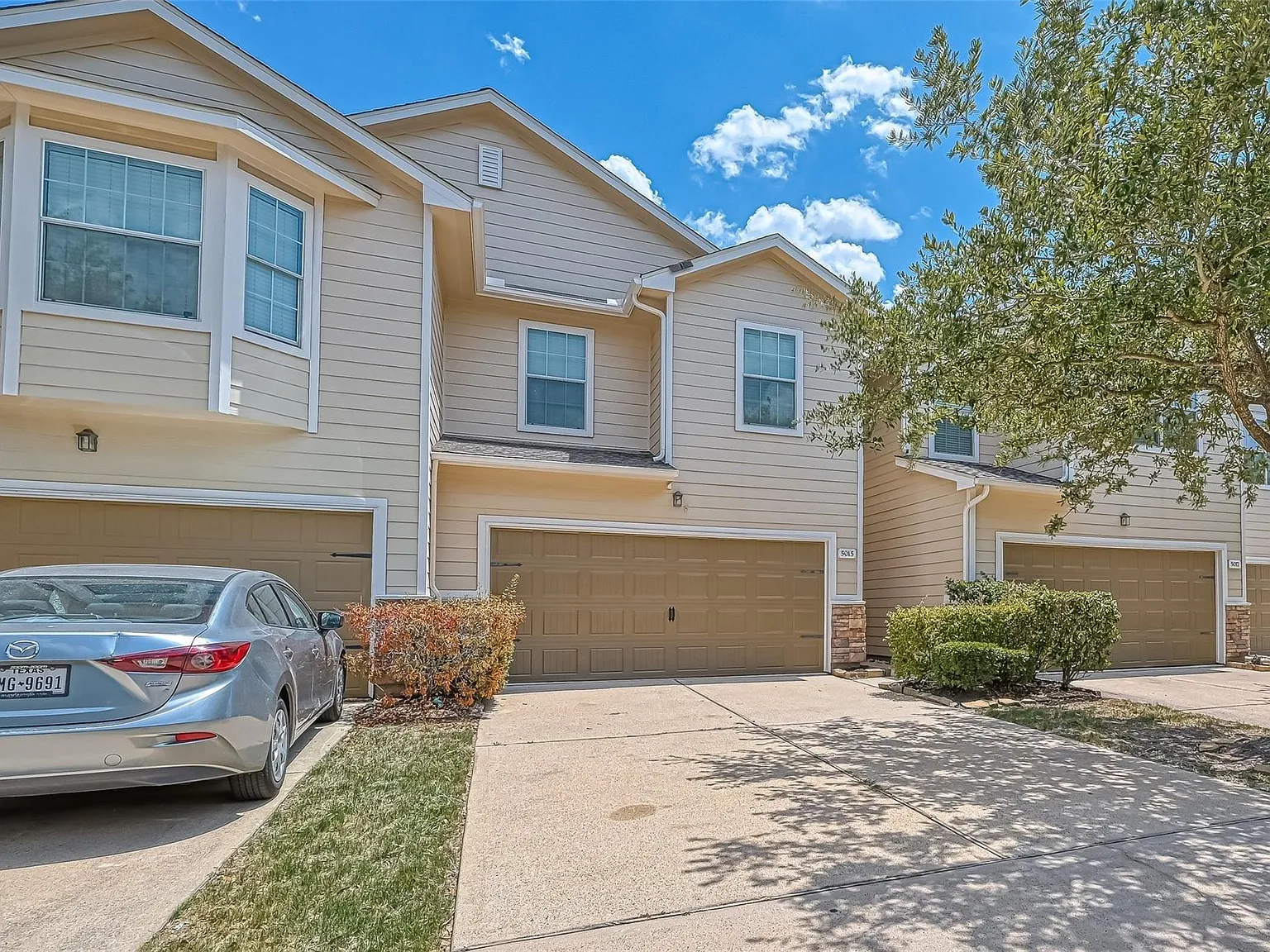 3 bed, 2.5 bath, 1694 sqft, $1,800 — Photo 2
