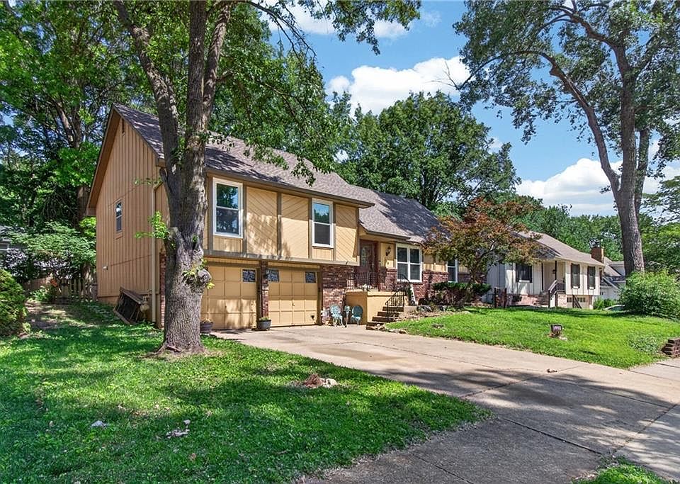 1st image of 509 NE Country Ln