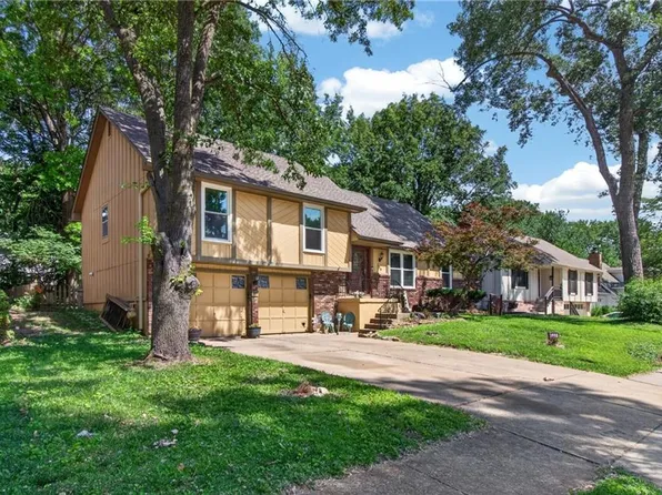 509 NE Country Ln, Lees Summit, MO 64086