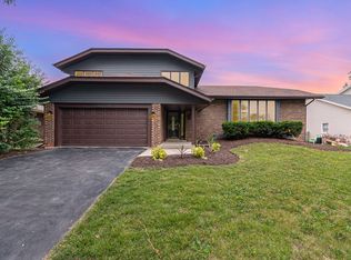 5728 Antler Ln, Westmont, IL 60559