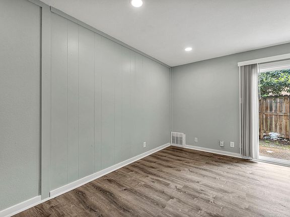5th image of 2808 Skyway Cir APT 102