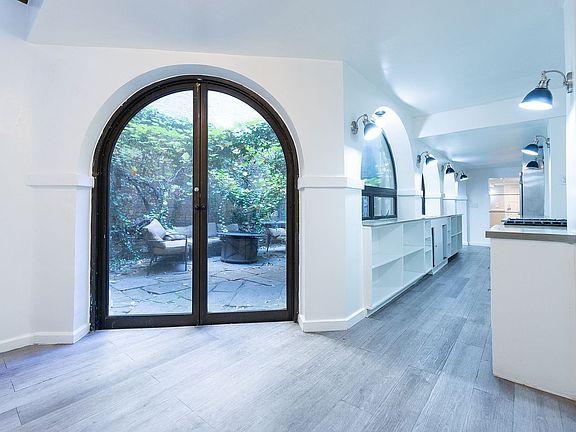 3rd image of 412 W 47th St #1
