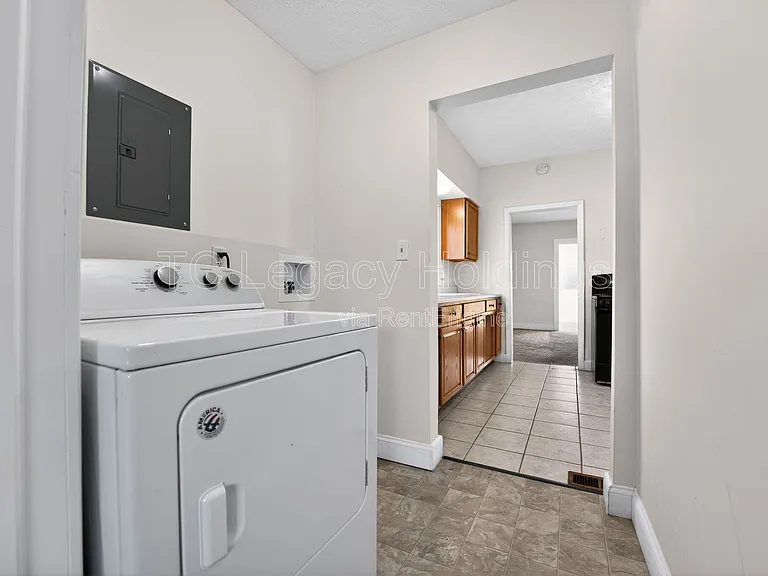 388 Broaddus Ave #B — Photo 14