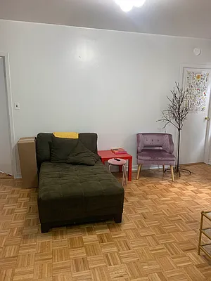 Rented by M.Grossman R.E. Management | media 14