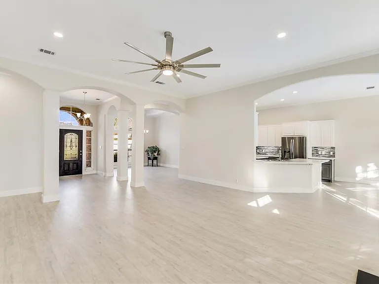 207 Tellus St — Photo 6