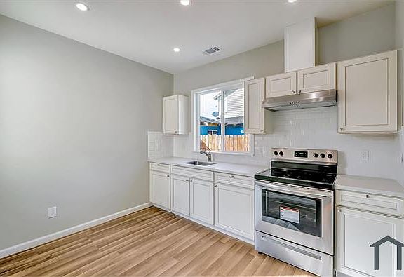 3rd image of 751 Bartlett Ave