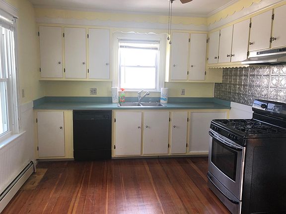 3rd image of 144 N County St #1