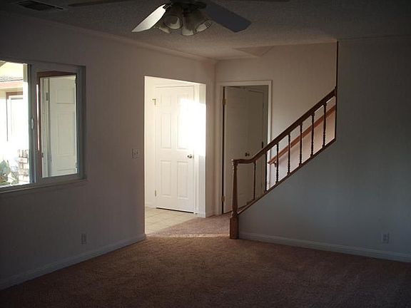 3rd image of 1625 Truckee Way