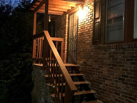 Front Entrance to living room (there is also side entrance from parking to kitchen)