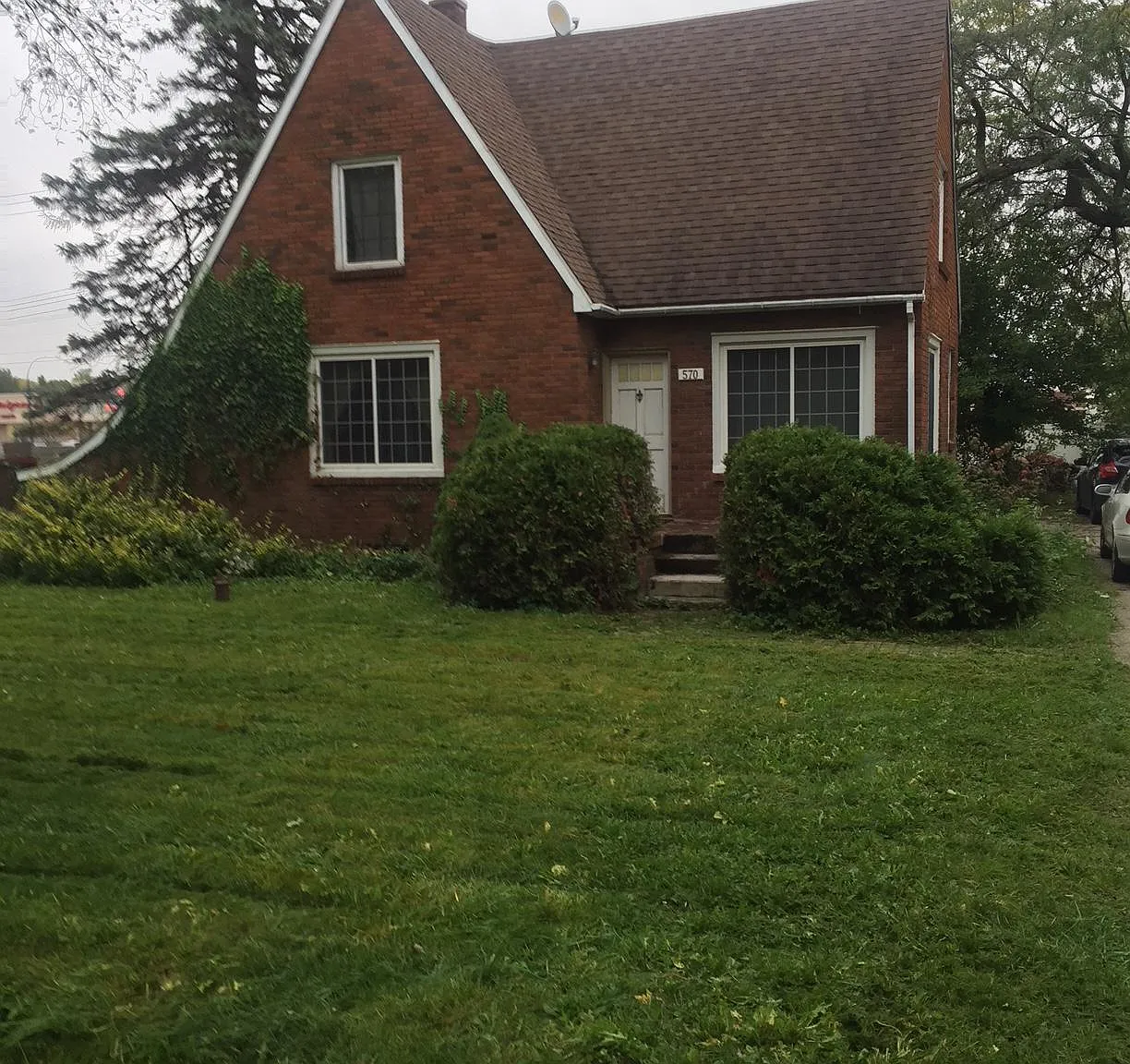 570 Fairfield St — Photo 1