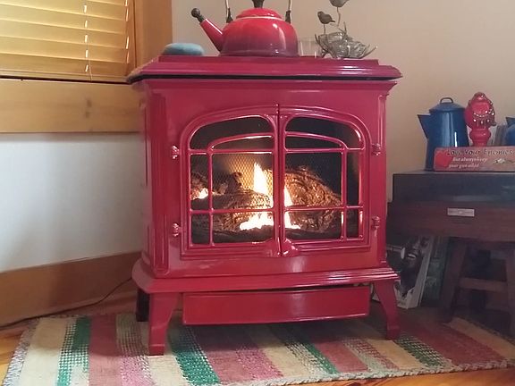 Cozy log cabin near lake