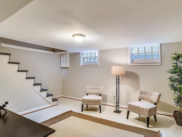 28 W Caton Ave — Photo 8