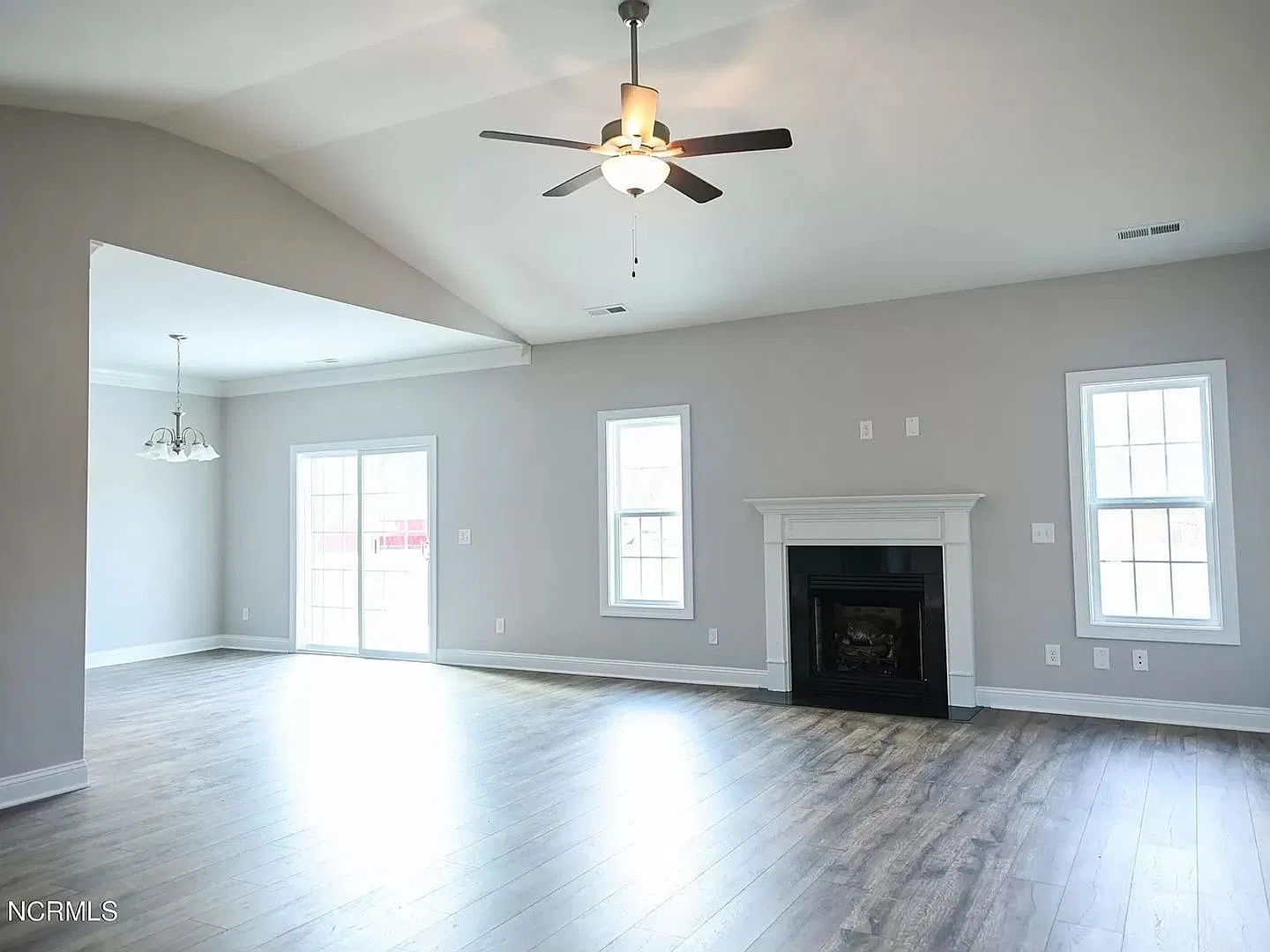 4 Bedroom Single Family Home in Rocky Point — Photo 3