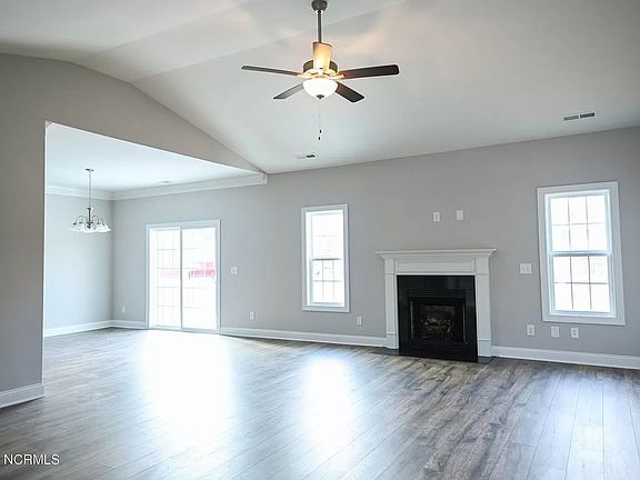 3rd image of 197 W Broughton Ln