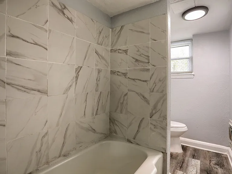 1323 N Kenwood Ave — Photo 12