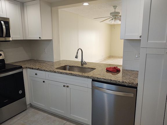 5th image of 111 SE 3rd Ave APT 404