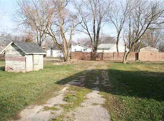 3rd image of 829 Lingle Ave