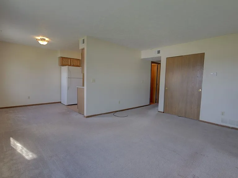 715 Hillside Dr — Photo 8