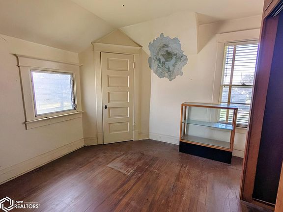 5th image of 1114 Seymour St