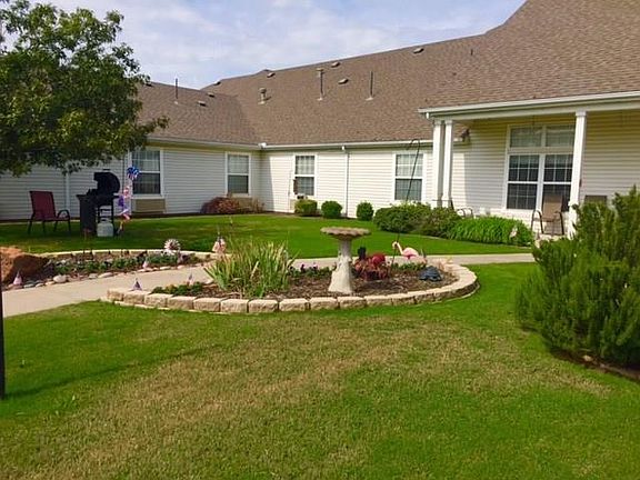 3rd image of 7520A Glenview Dr