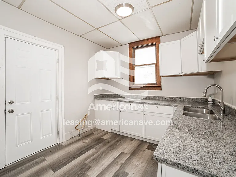 1669552_004_kitchen_13788286.jpg