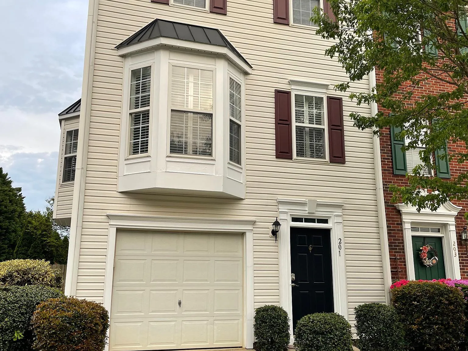 201 Summerston Pl — Photo 2