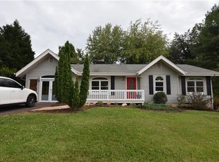 206 Cedar Knoll Dr, Mount Airy, NC 27030