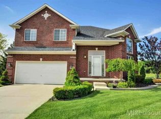 18891 Norwood Forest Dr, Macomb, MI 48042