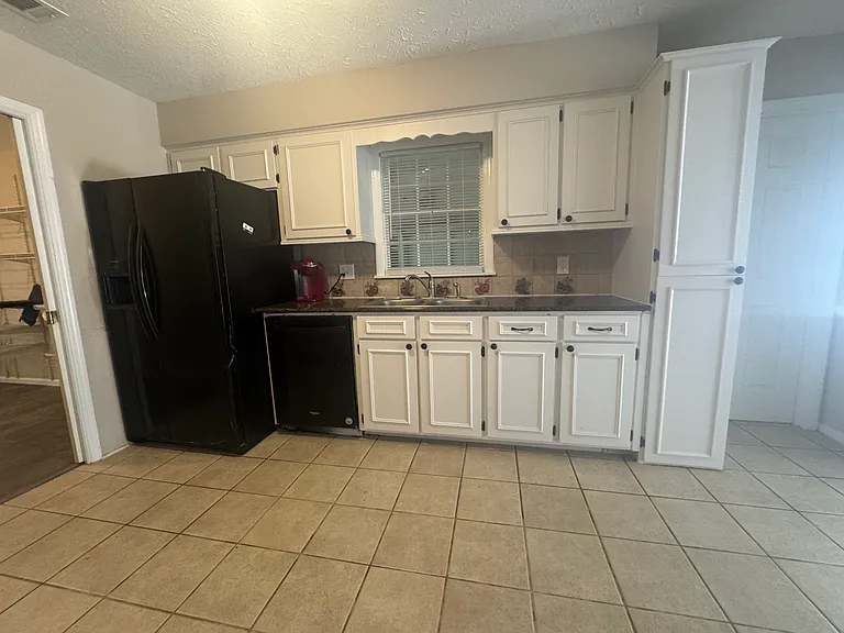 7601 Edgewater Dr — Photo 6