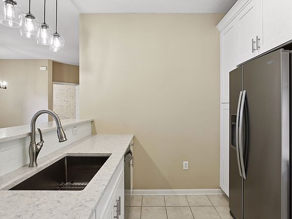 3rd image of 2567 Ellis Ave #105