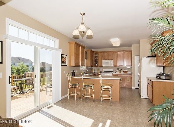4th image of 818 Willow Ln
