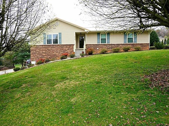 2nd image of 2175 Essex Ln