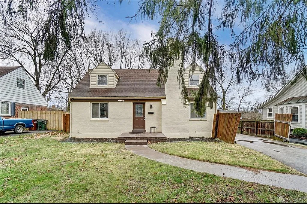 33 Burgess Ave photo 1