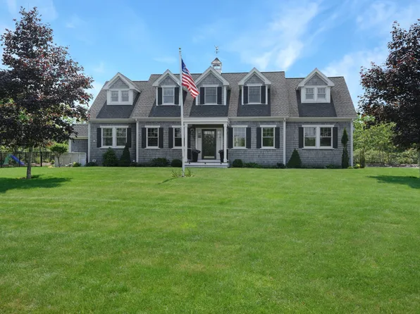 27 Watcha Path, Edgartown, MA 02539