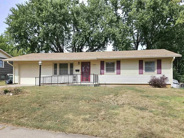 3300 SW 30th Ter, Topeka, KS 66614