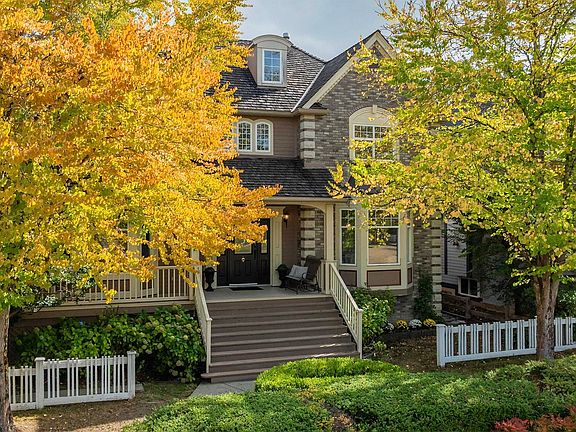 2nd image of 21646 Murrays Cres