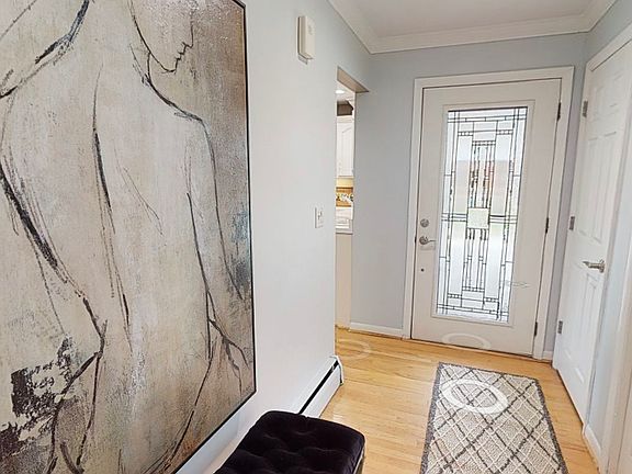 3rd image of 2835 Briarwood Dr E