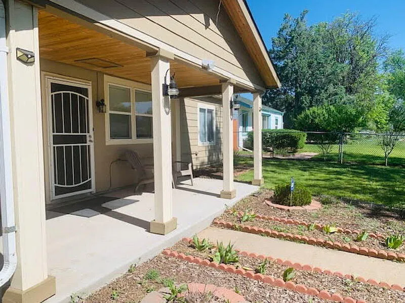 3 bed, 1.0 bath, 840 sqft, $2,400 — Photo 3