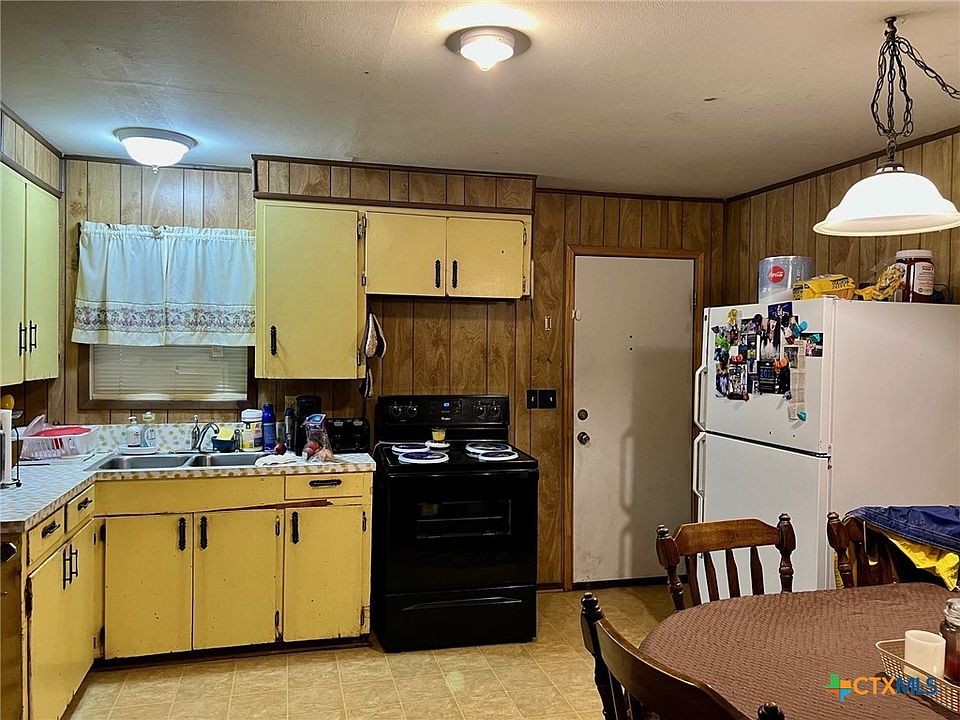 2nd image of 403 W Blackjack St