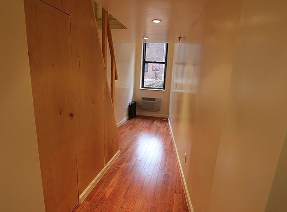 3rd image of 78 Washington Pl APT 15