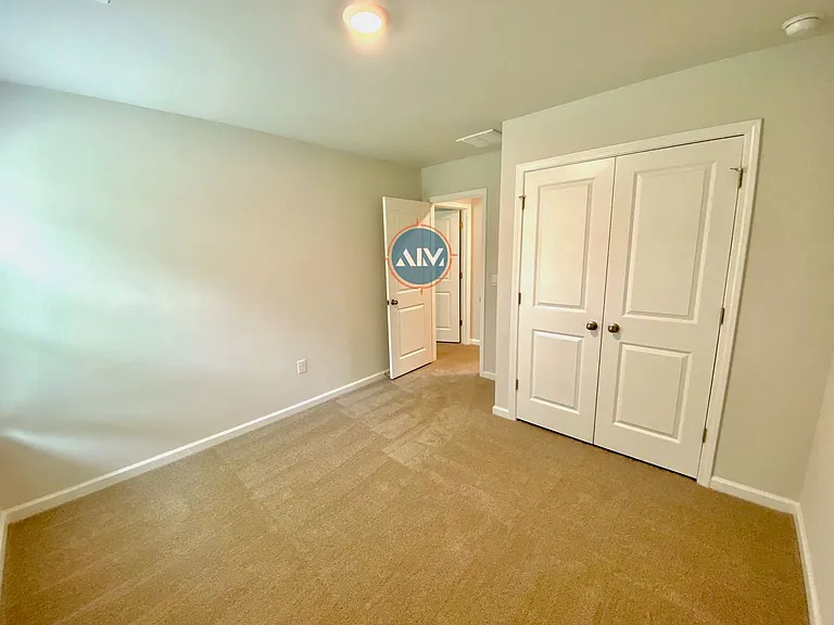1729 Sanctum St — Photo 20