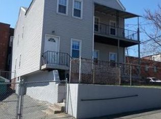 246 E Dwight St #2, Holyoke, MA 01040