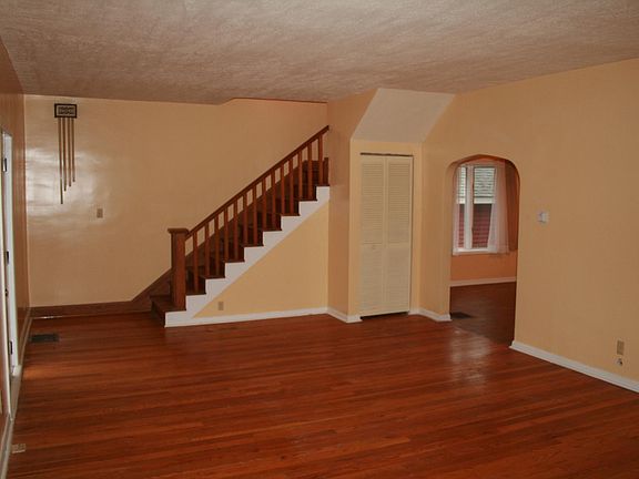 4th image of 1232 Montrose St